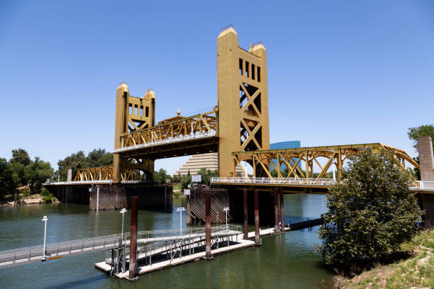 istock Sacramento Tower Bridge With Center Section Lifted 1021883910