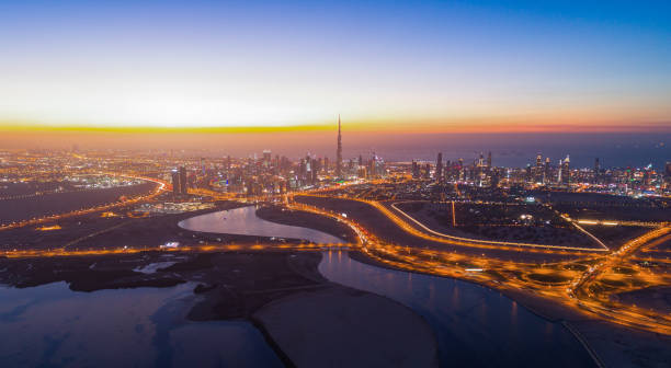 dubai skyline mid-air - city night lighting equipment mid air imagens e fotografias de stock