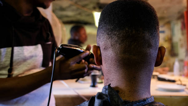 istock Barber shaving hair 1022017584