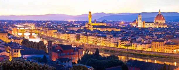 firenze paesaggio urbano vista serale panoramica, toscana regione d'italia - 5504 foto e immagini stock