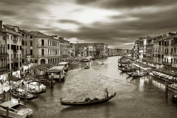 베니스, 이탈리아 - venice italy gondola grand canal luxury 뉴스 사진 이미지