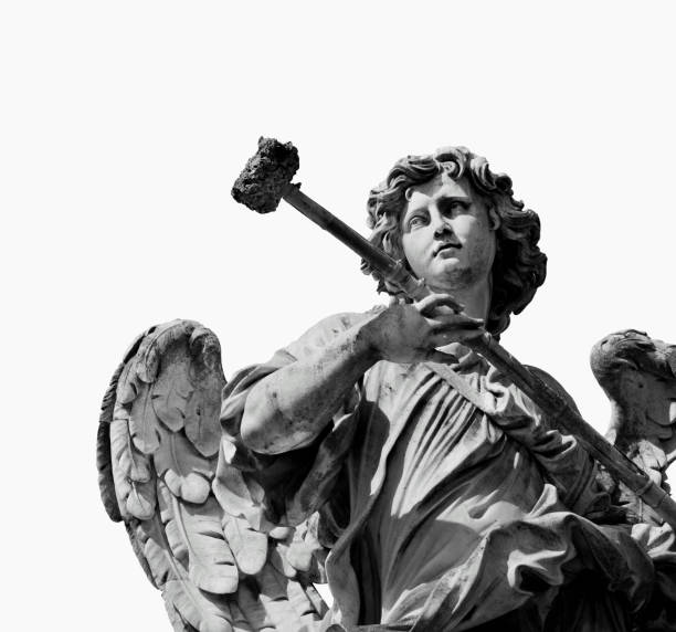 ángel con la esponja (aislada sobre fondo blanco) - roman statue angel rome fotografías e imágenes de stock