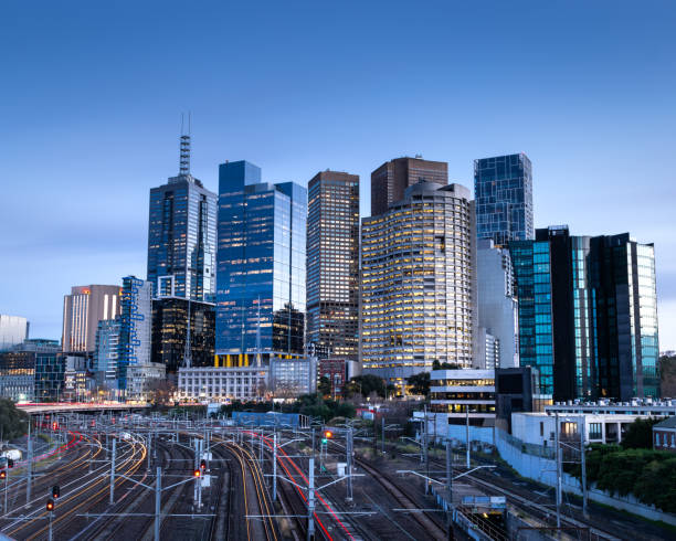 cidade de melbourne - australia office building melbourne skyline - fotografias e filmes do acervo