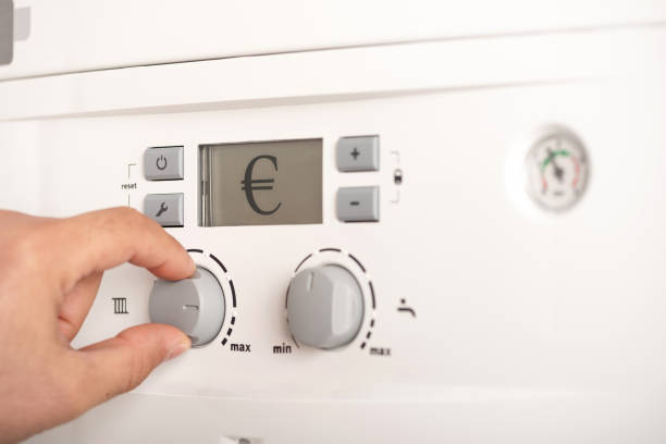 콤 비 가스 보일 러 디스플레이 유로 기호 표시 - boiler gas boiler thermostat control panel 뉴스 사진 이미지