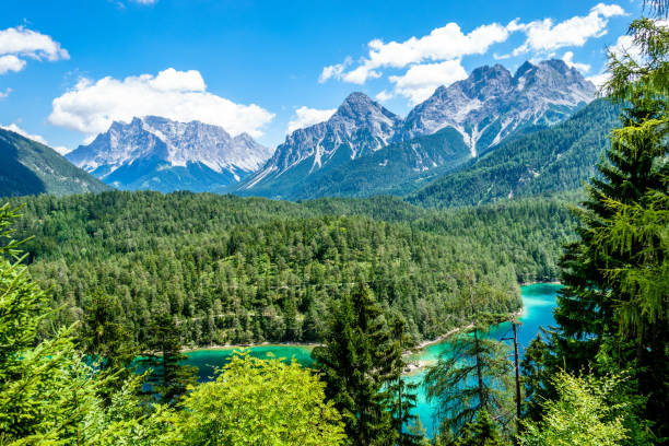 zugspitze - wetterstein mountains summer hut european alps foto e immagini stock