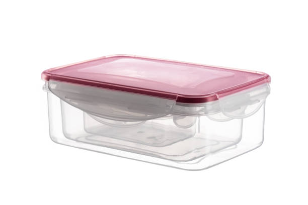 istock Plastic food storage containers isolated on white background 1022249312