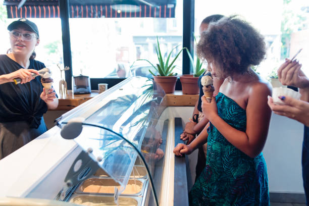 istock Customer service in artisanal ice cream parlor. 1022324606