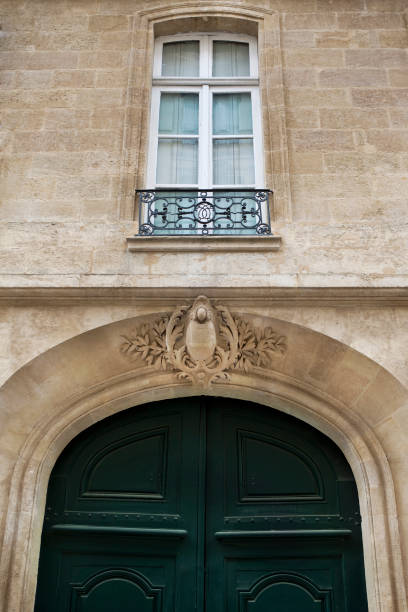 istock Mansion in the city 1022383378