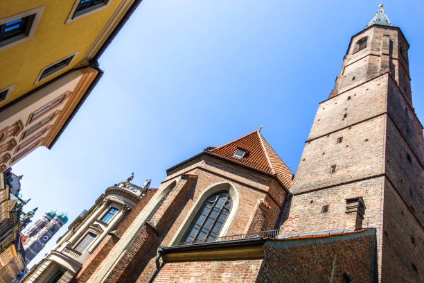 istock Famous Munich Cathedral - Liebfrauenkirche 1022389798