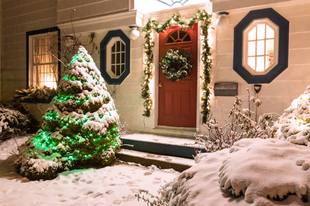 크리스마스 하우스 - wreath christmas door snow 뉴스 사진 이미지