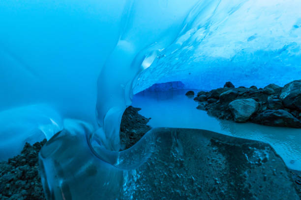 パタゴニアの氷の洞窟 - argentine glaciers national park ストックフォトと画像