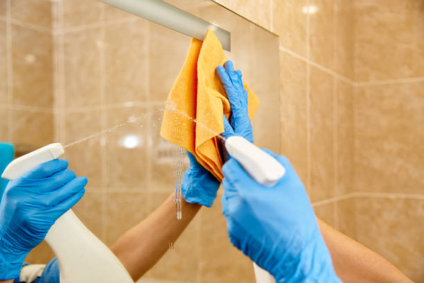 istock Hands with a napkin and detergent rub the mirror 1022485724