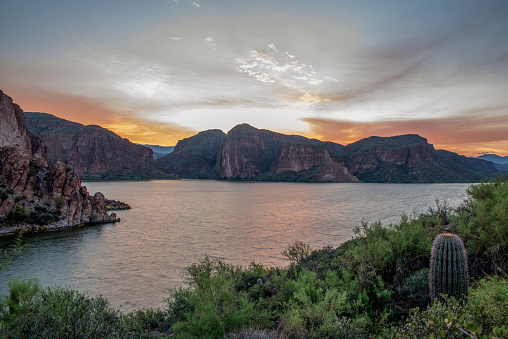 Canyon Lake, Arizona al amanecer photo