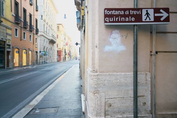 istock Directional arrow for Trevi Fountain 1022638286