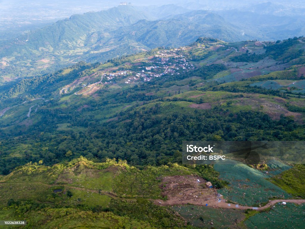タイ Phu ドンタップ Boek ペッチャブーン県の山と霧の上飛行ドローンから平面図航空写真 アジア大陸のストックフォトや画像を多数ご