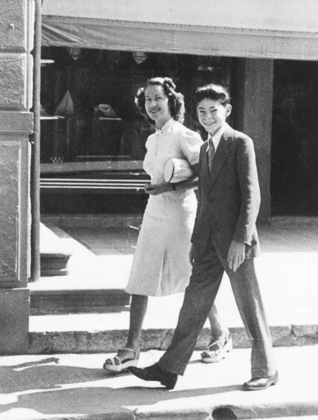 istock Young italian couple walking in 1941 1022750974