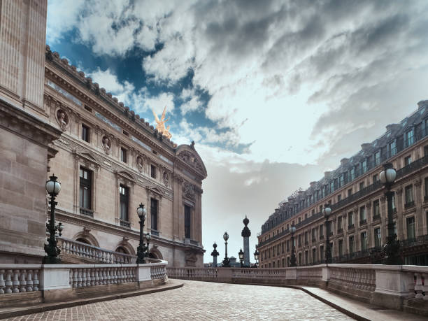 istock Opera de Paris, France 1022766476