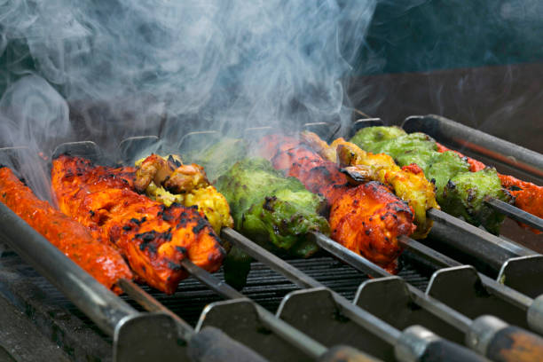 pollo y pescado tikka kabab (arrancador del indio veg) pune, india - chicken tandoori fotografías e imágenes de stock