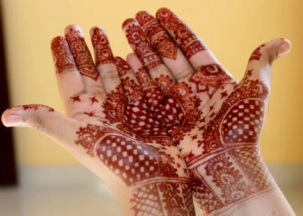 Photo of a beautiful, simple henna, mehndi, mehendi design