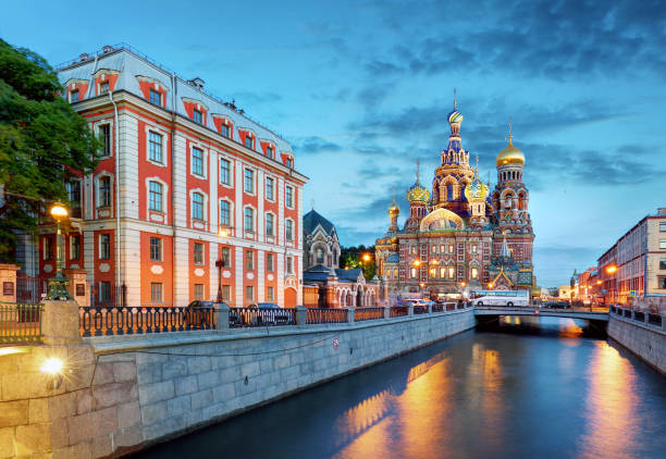 san petersburgo - iglesia del salvador sobre sangre derramada, rusia - san petersburgo fotografías e imágenes de stock