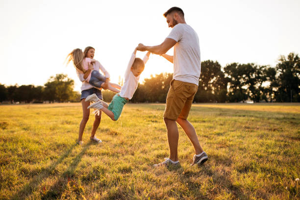 istock Parents-children play 1022823550