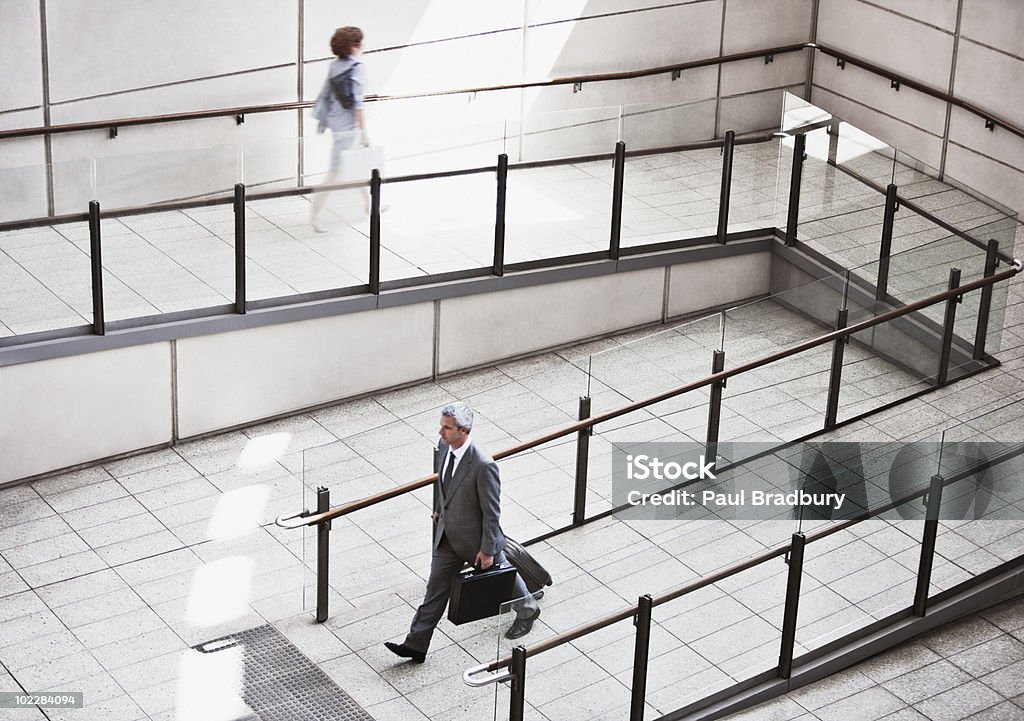 Las personas de negocios caminando en la rampa. - Foto de stock de Sídney libre de derechos