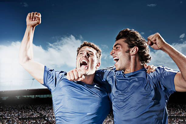 jogadores de futebol a celebrar - sportsman competitive sport professional sport team sport imagens e fotografias de stock