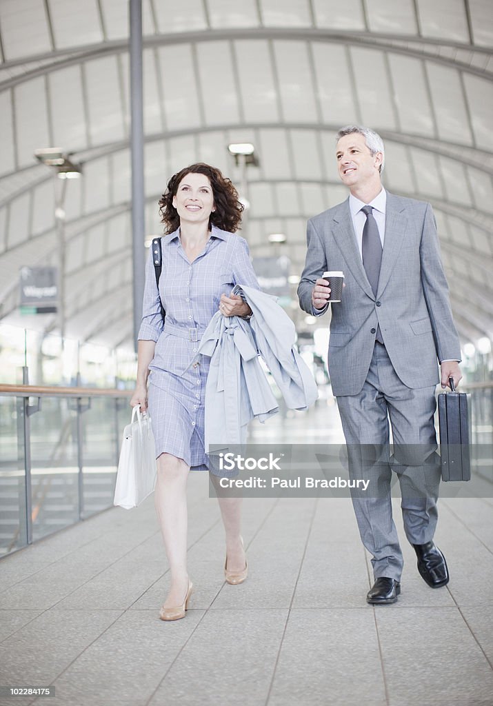 Pessoas de negócios caminhando juntos - Foto de stock de Andar royalty-free