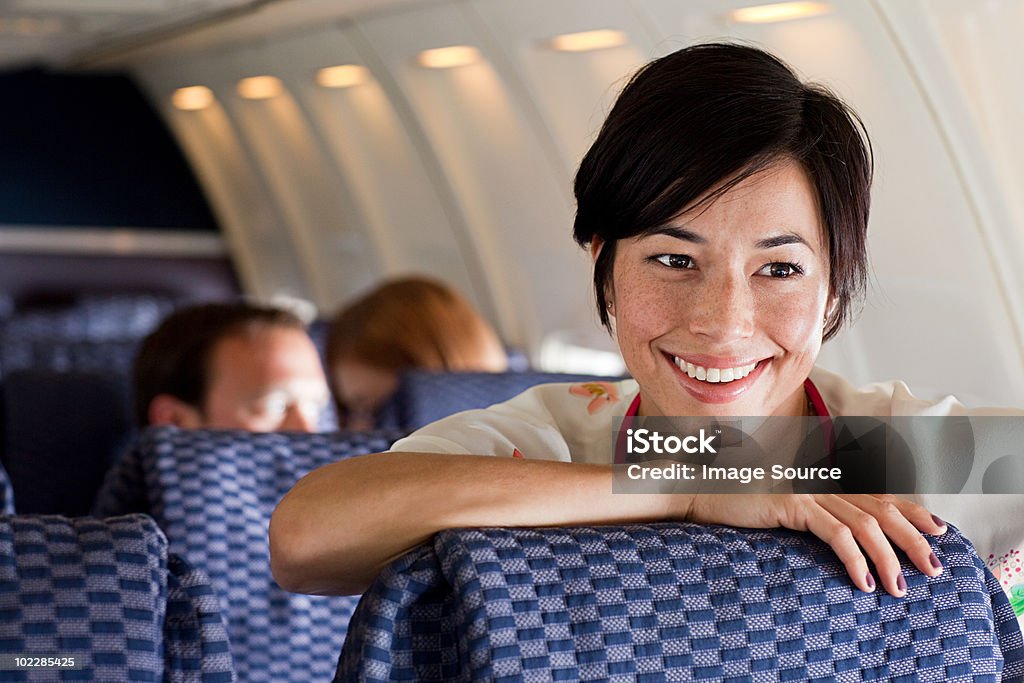 Junge Frau auf einem Flugzeug - Lizenzfrei Flugzeug Stock-Foto