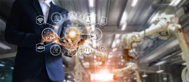 Industry, 4.0 concept, Icon flow automation and data exchange in manufacturing technology, Manager industrial engineer using tablet check and control automation robot arms machine in intelligent factory industrial on system software interface. Welding roboticts operation on background industria, 4.0 concepto, automatización de flujo de icono y datos cambio en tecnología de fabricación, gerente ingeniero industrial usando tableta check y control automatización robot brazos máquina en fábrica inteligente industrial en interfaz de so