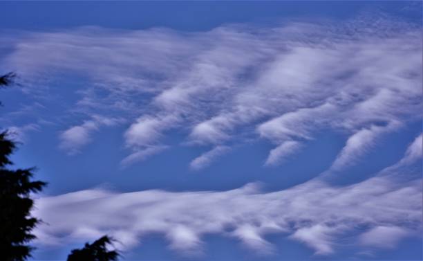 rara formazione di nuvole di kelvin-helmholtz & altocumulus nel sud-est dell'inghilterra - southeast england foto e immagini stock