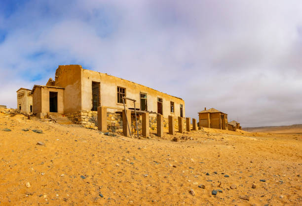 istock Kolmanskop ruined buildings 1022899596