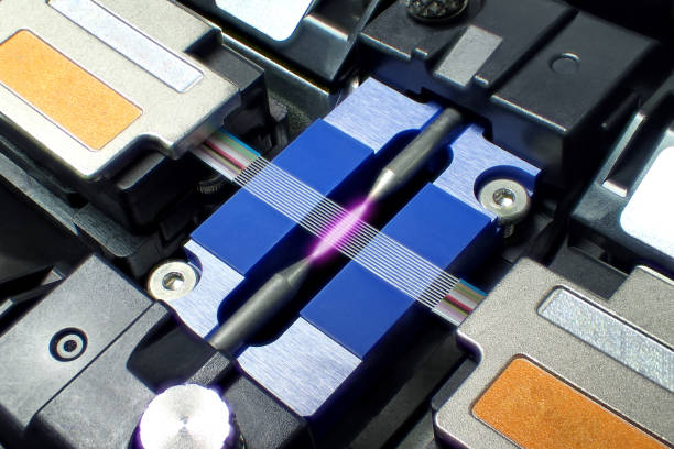 fusion splicer 12 cores ribbon flat fiber optical cable. - splice imagens e fotografias de stock