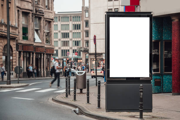 cartelera en blanco en la calle - billboard advertisement built structure urban scene fotografías e imágenes de stock
