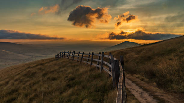 istock wavey fence on mam tor. 1023026640