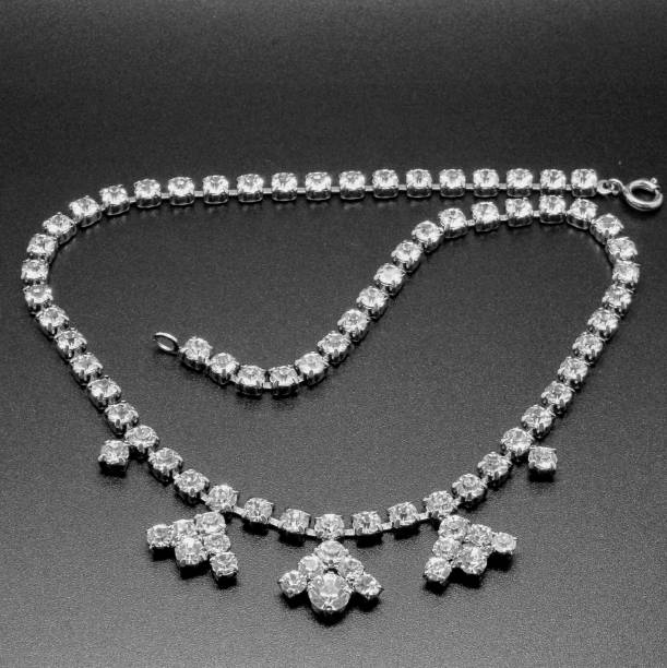 istock Vintage Jewellery 1023054604