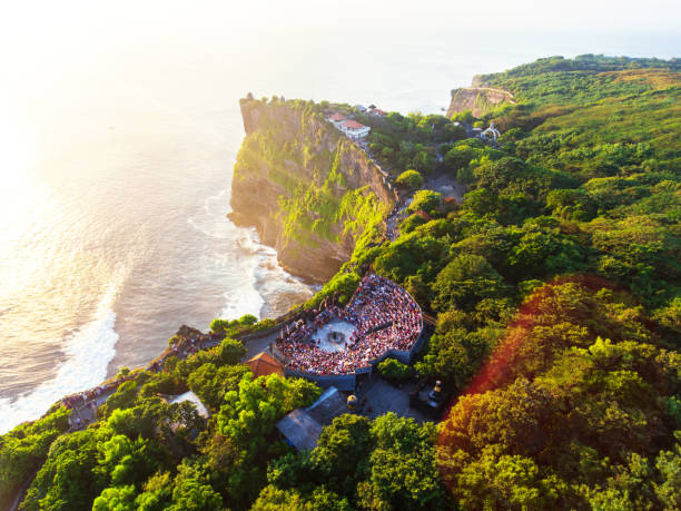 해질녘 uluwatu 사원 조감도 - bali temple landscape seascape 뉴스 사진 이미지