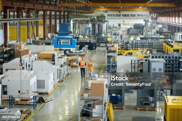 Inspección En Taller De La Planta Foto de stock y más banco de imágenes de Fábrica - Fábrica, Industria, Manufacturar