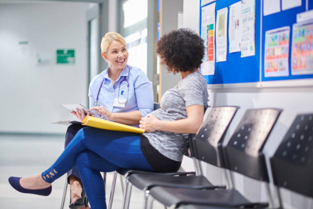 istock friendly prenatal health chat 1023189792