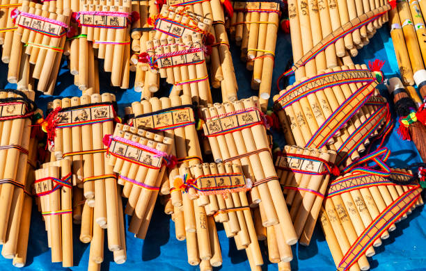 andes pan flute w cusco market, peru - syringe zdjęcia i obrazy z banku zdjęć