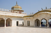 dzhuma-moschee-red-fort-in-der-stadt-agr