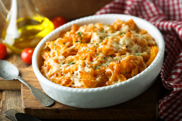 domowe makarony - macaroni cheese food staple casserole zdjęcia i obrazy z banku zdjęć