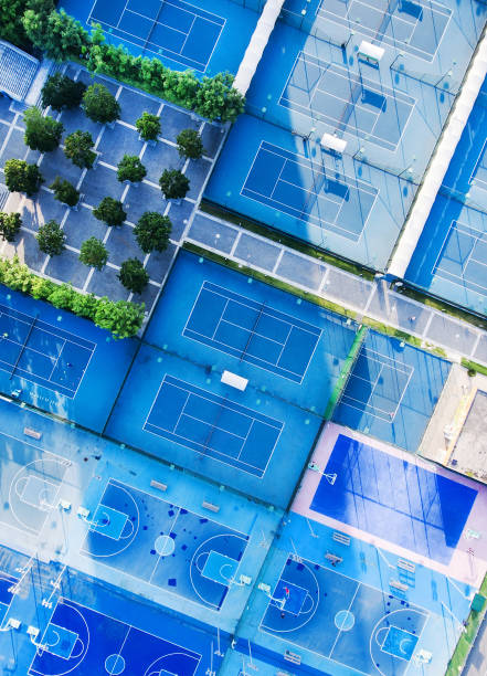 vista aerea dei campi sportivi - toughness surface level court tennis foto e immagini stock