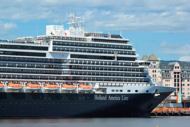 ms koningsdam, hollandalı bir cruise gemi de bağlantı noktası oslo, norveç - usa netherlands stok fotoğraflar ve resimler