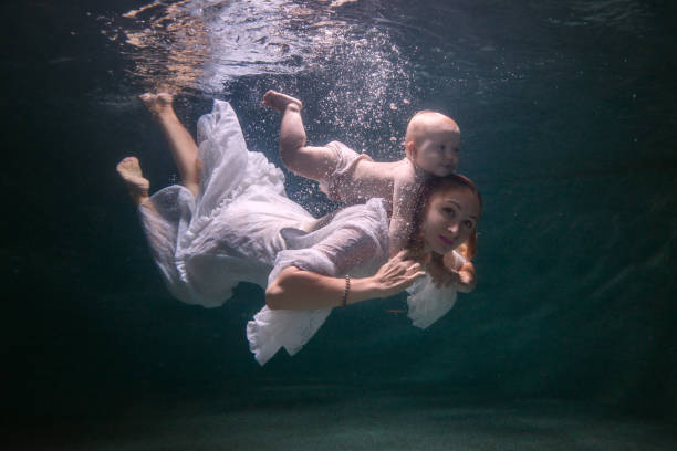 istock Mom and baby are diving. 1023551102
