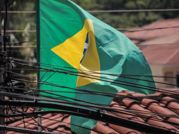 флаг бразилии среди проводов - minas gerais state flag brazilian flag brazil стоковые фото и изображения