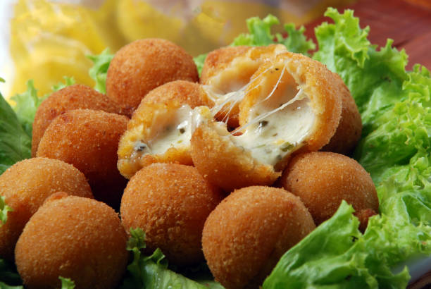 巴西小吃與融化的乳酪 - 美味食品 圖片 個照片及圖片檔