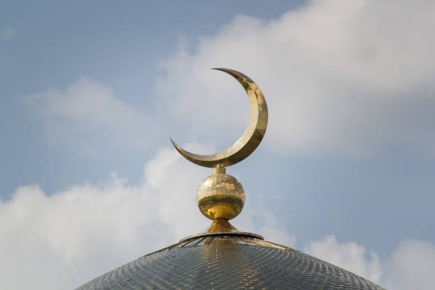 luna islamica - il cartello sulla moschea - gold dome foto e immagini stock