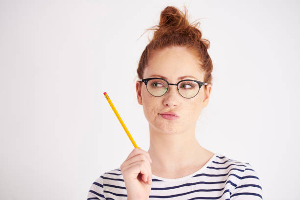 młoda kobieta myśląca w studio shot - caucasian businesswoman pensive shirt zdjęcia i obrazy z banku zdjęć