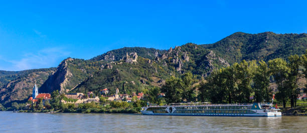 ヴァッハウ渓谷、ドナウ川 (オーストリア) の旅客船 - 2599 ストックフォトと画像